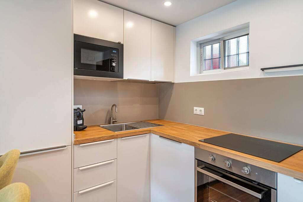 Elegant With Balcony, Pool & Parking Apartamento *