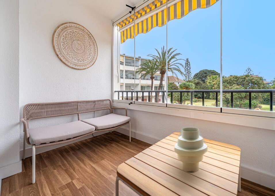 Elegant With Balcony, Pool & Parking Apartamento Marbella