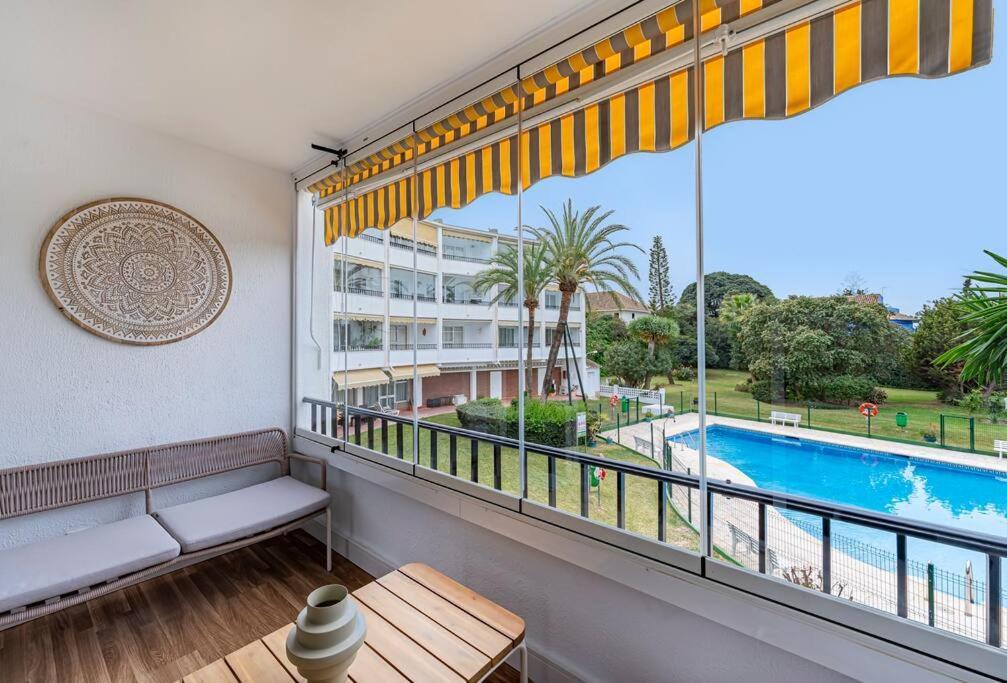 Elegant With Balcony, Pool & Parking Apartamento