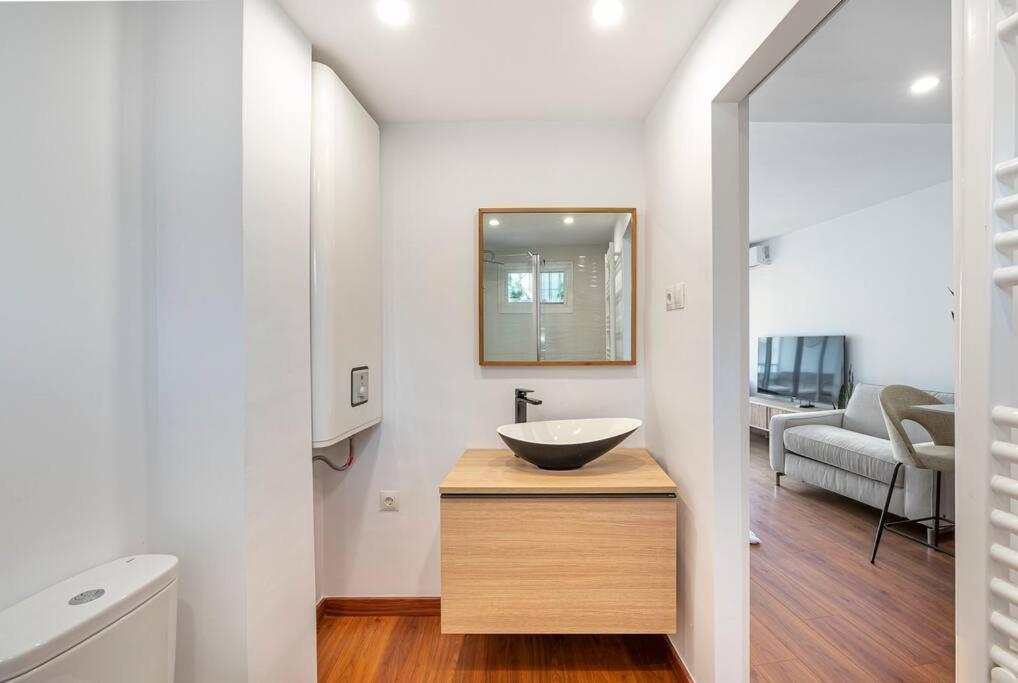 Elegant With Balcony, Pool & Parking Apartamento *