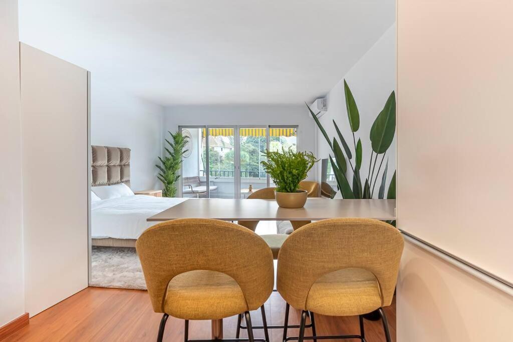 Elegant With Balcony, Pool & Parking Apartamento *