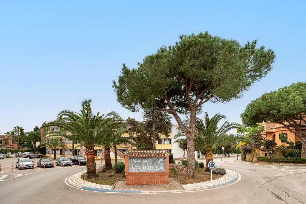 Elegant With Balcony, Pool & Parking Apartamento *